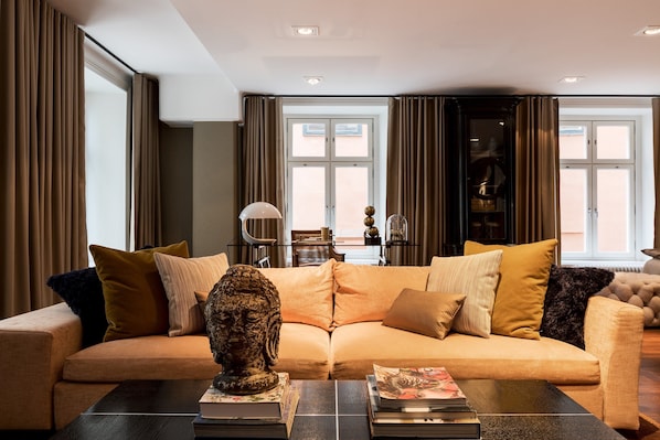 Suite (Large Street) | Premium bedding, down comforters, minibar, in-room safe