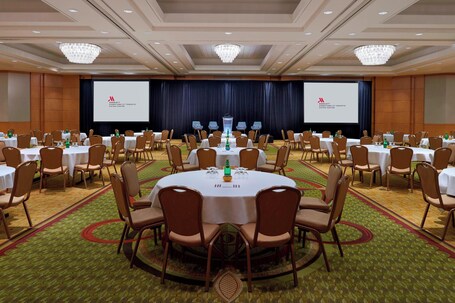 Marriott Downtown at CF Toronto Eaton Centre - Image 29
