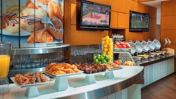 Daily full breakfast (CAD 39 per person)