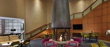 2 bars/lounges