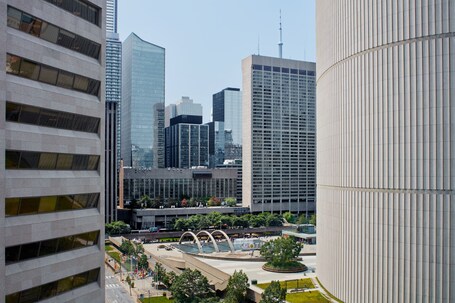 Marriott Downtown at CF Toronto Eaton Centre - Image 12