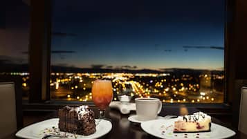 Der serveres morgenmad, aftensmad og amerikanske retter