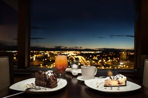 Petit déjeuner et dîner servis sur place, spécialités Cuisine américaine