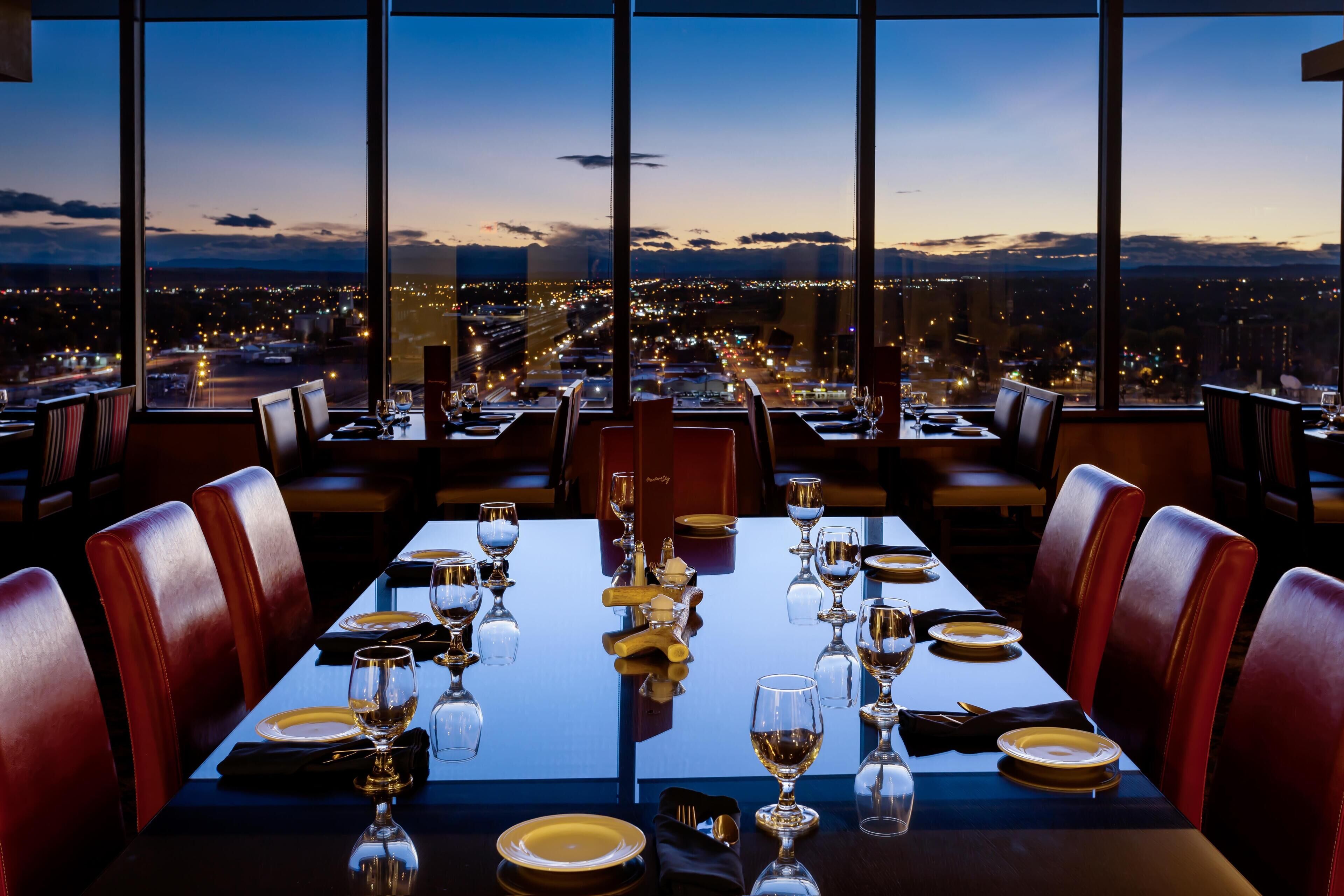 供應早餐及晚餐；美國菜