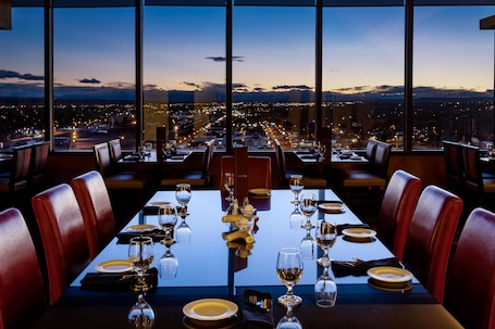 Breakfast and dinner served . DoubleTree by Hilton Hotel Billings