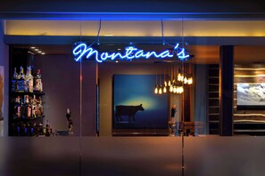 Con servicio de cenas y happy hour