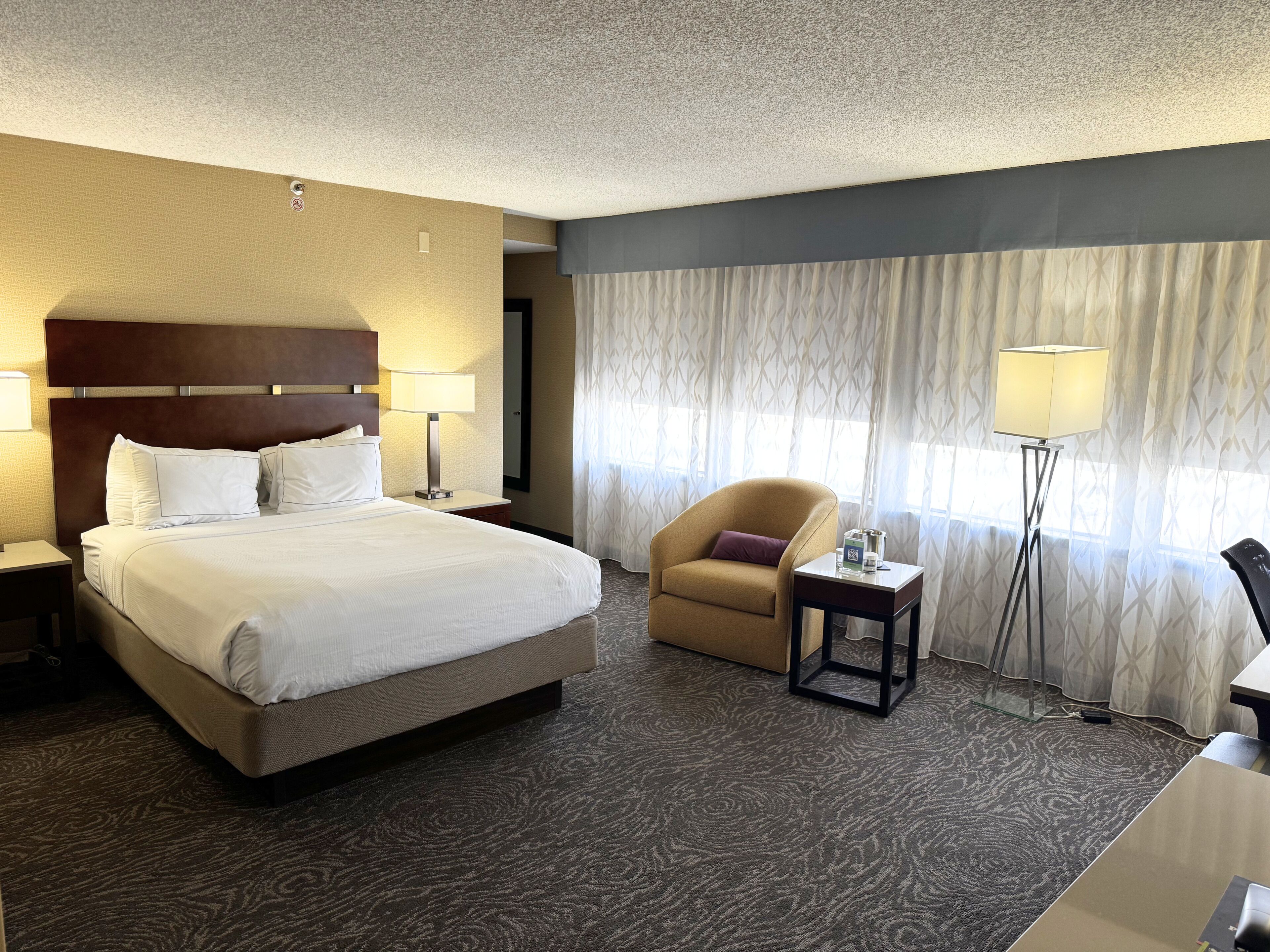 Egyptian cotton sheets, premium bedding, in-room safe, desk