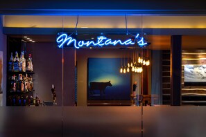 Serves dinner and happy hour - DoubleTree by Hilton Hotel Billings (Billings)