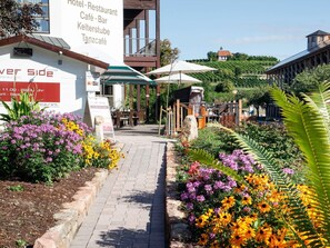2 restaurants; ze serveren er ontbijt, lunch en diner 