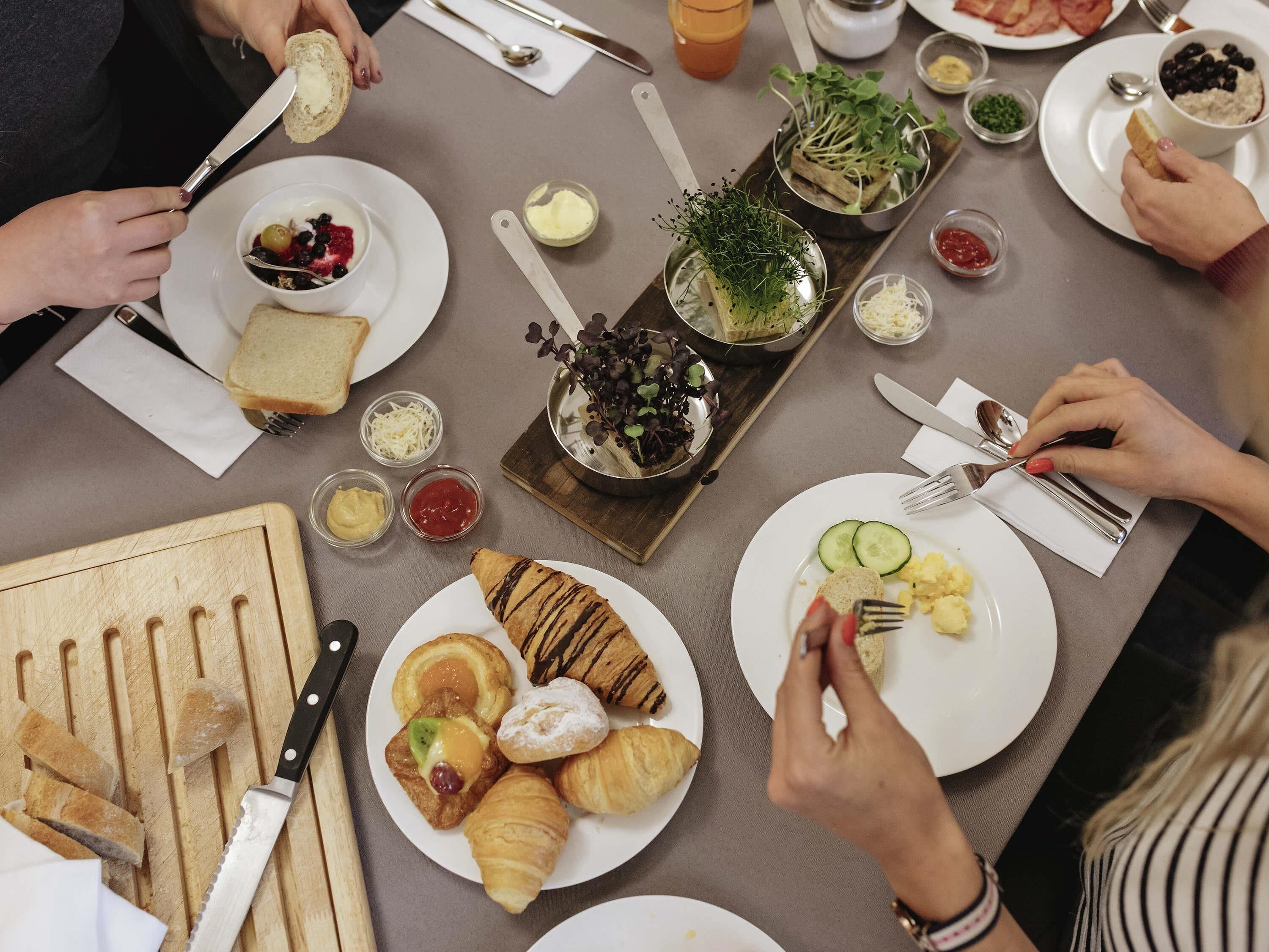 每日供應吃到飽早餐 (每人 EUR18)