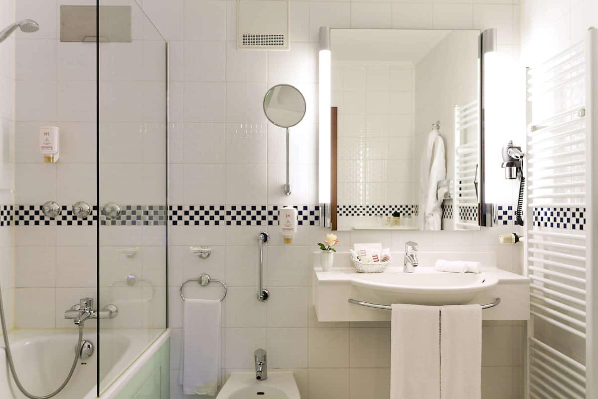 Minibar, desk, free cribs/infant beds, free WiFi