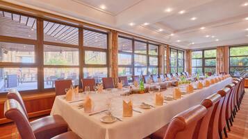 2 Restaurants; Frühstück, Mittagessen und Abendessen werden serviert