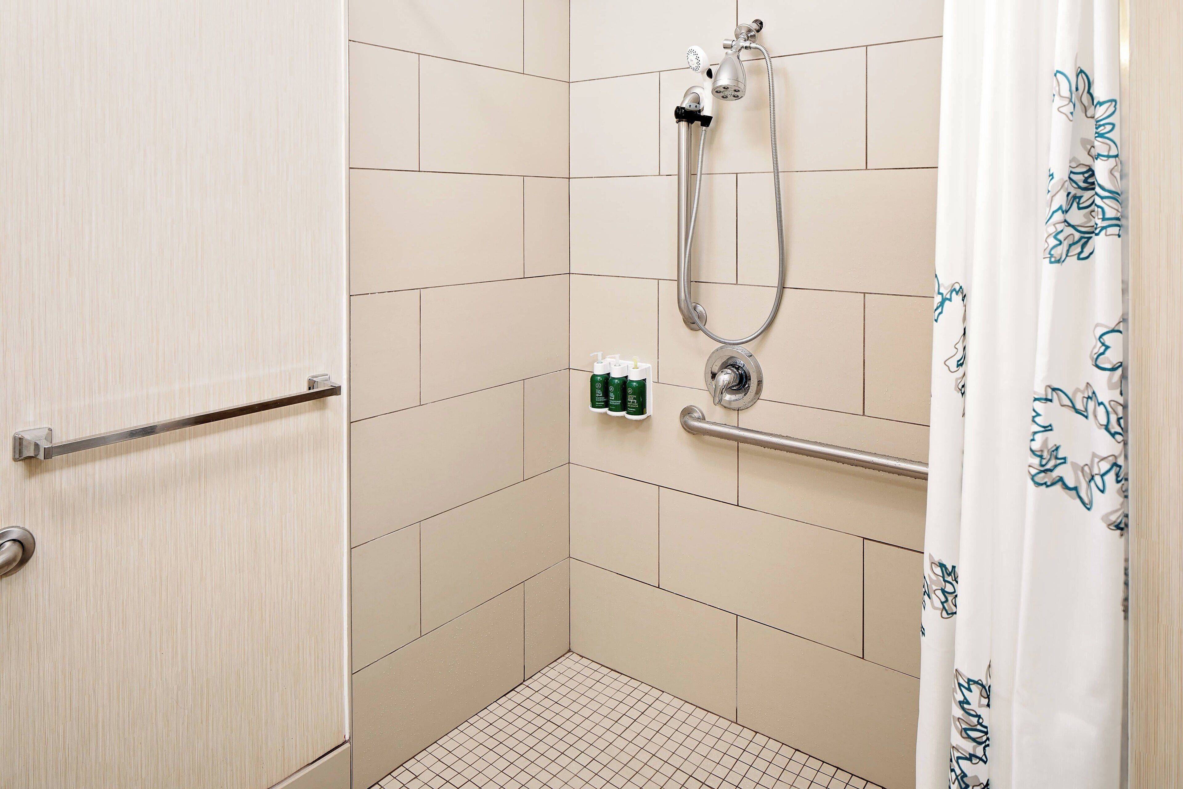 combined shower/bathtub, free toiletries, hair dryer, towels
