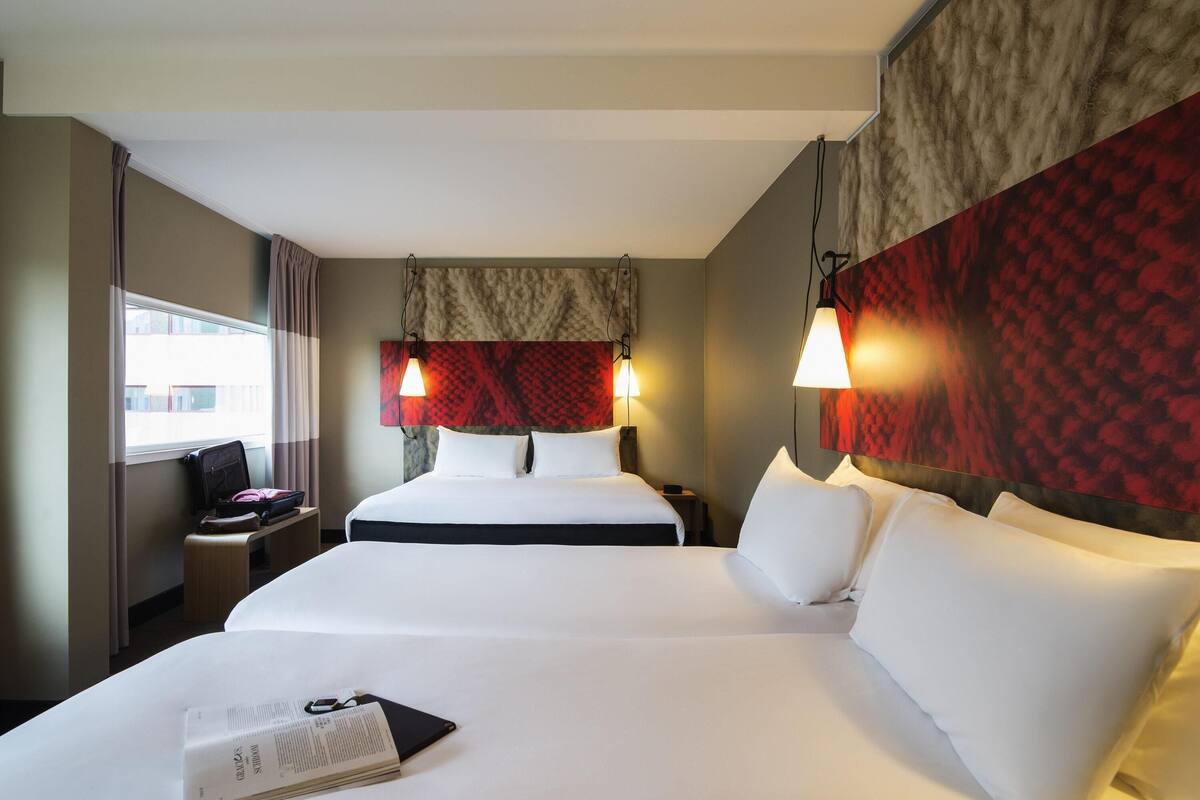 in-room safe, desk, laptop workspace, blackout curtains