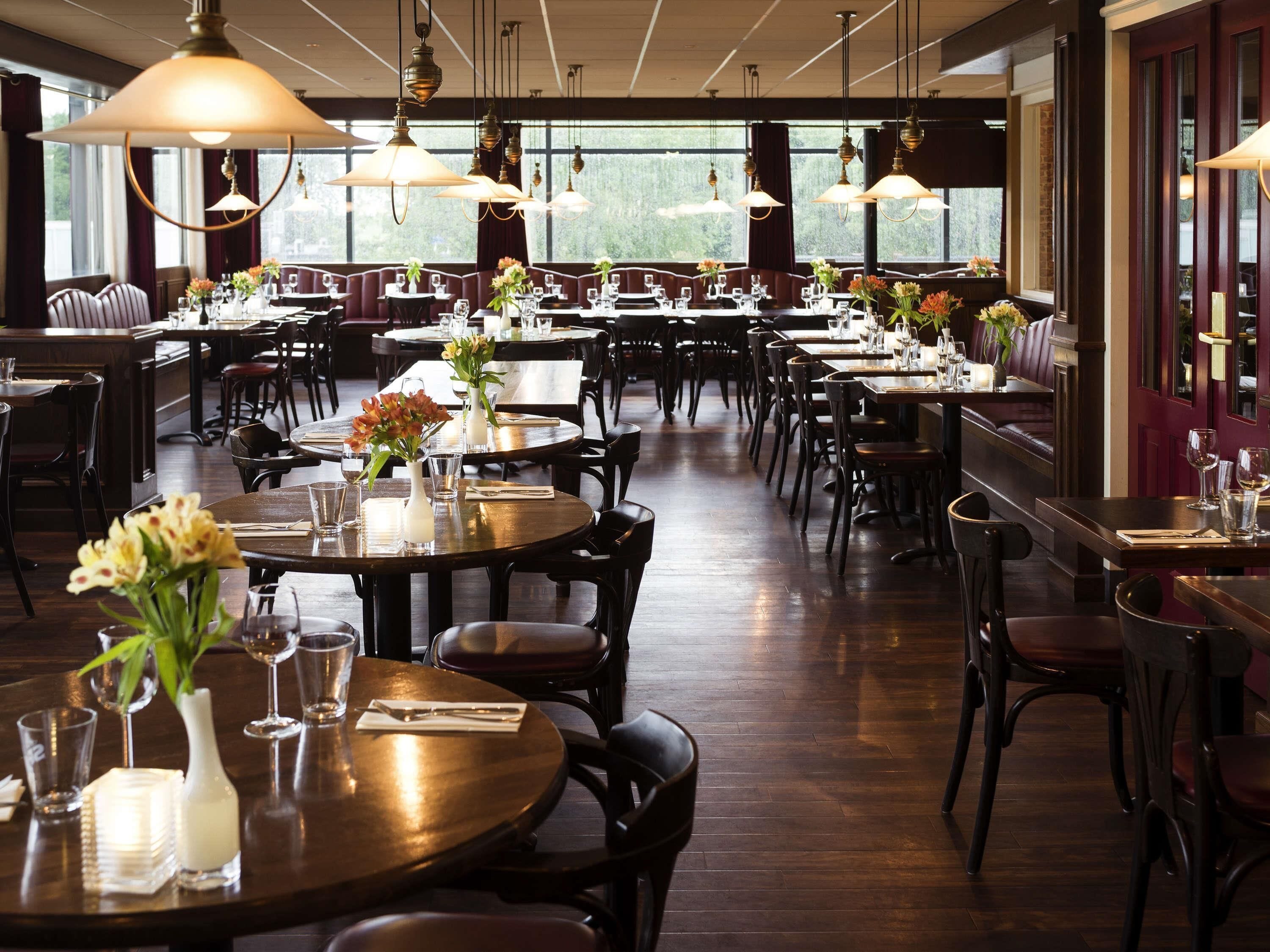 2 restaurants, serveren ontbijt, lunch, diner, internationale gerechten