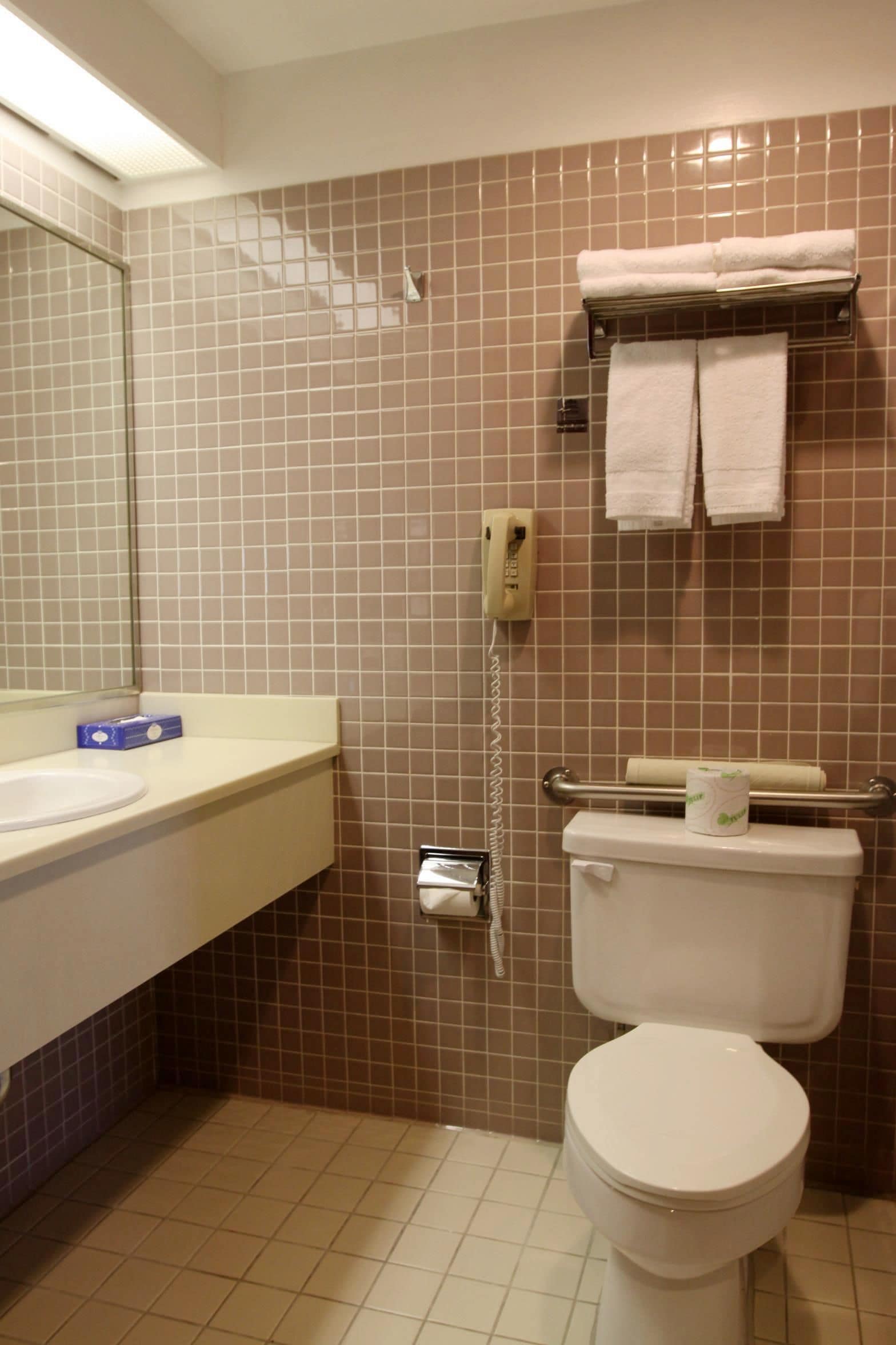 Photo - Metro Plaza Hotel
