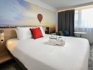 Premium bedding, in-room safe, laptop workspace, blackout curtains