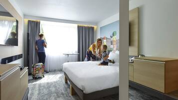 Luxe beddengoed, een kluis op de kamer, een laptopwerkplek