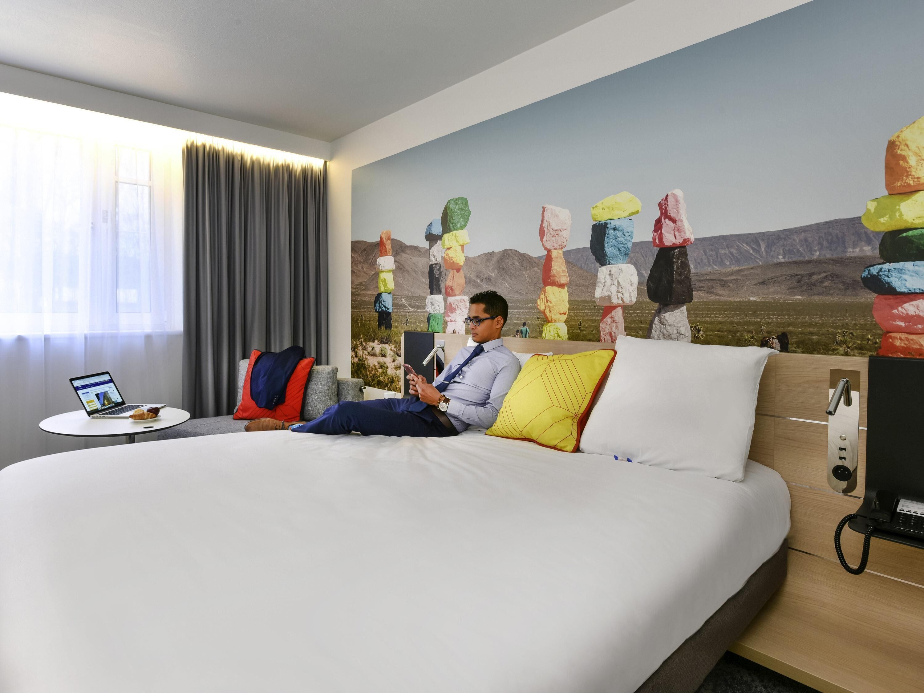 premium bedding, in-room safe, laptop workspace, blackout curtains