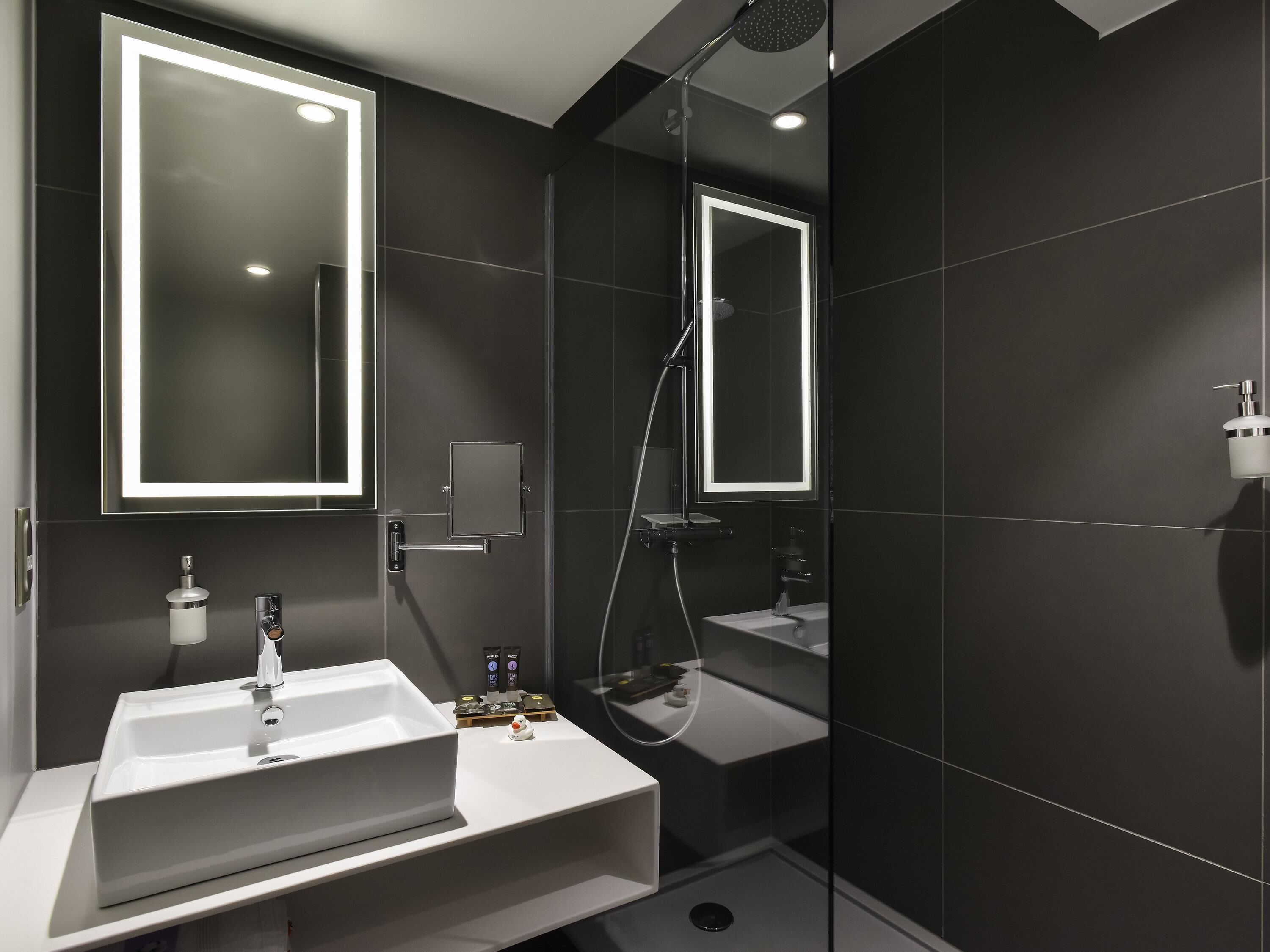 premium bedding, in-room safe, laptop workspace, blackout curtains