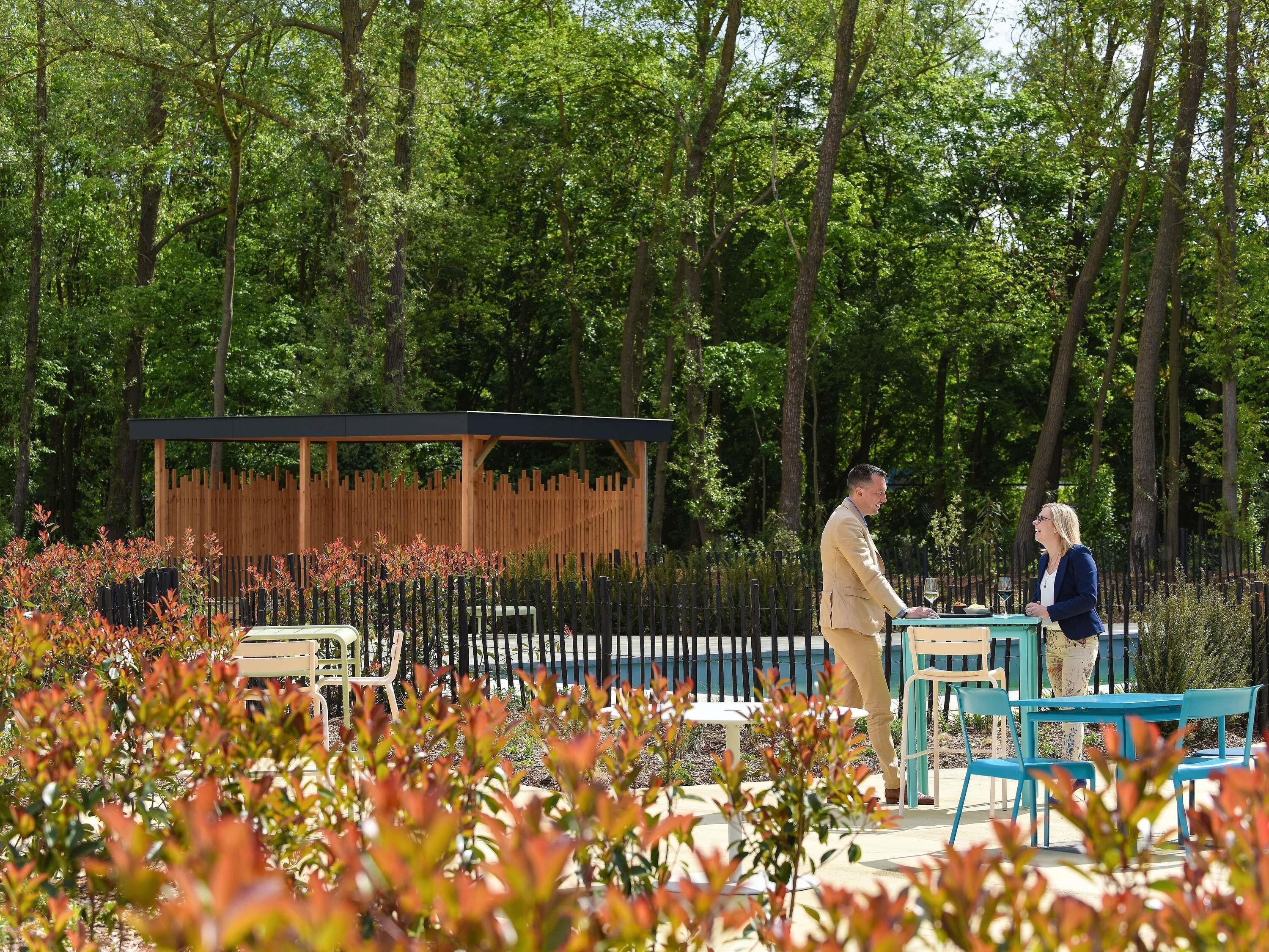 Außenpool (je nach Saison geöffnet), Liegestühle