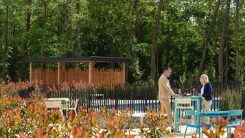 Außenpool (je nach Saison geöffnet), Liegestühle