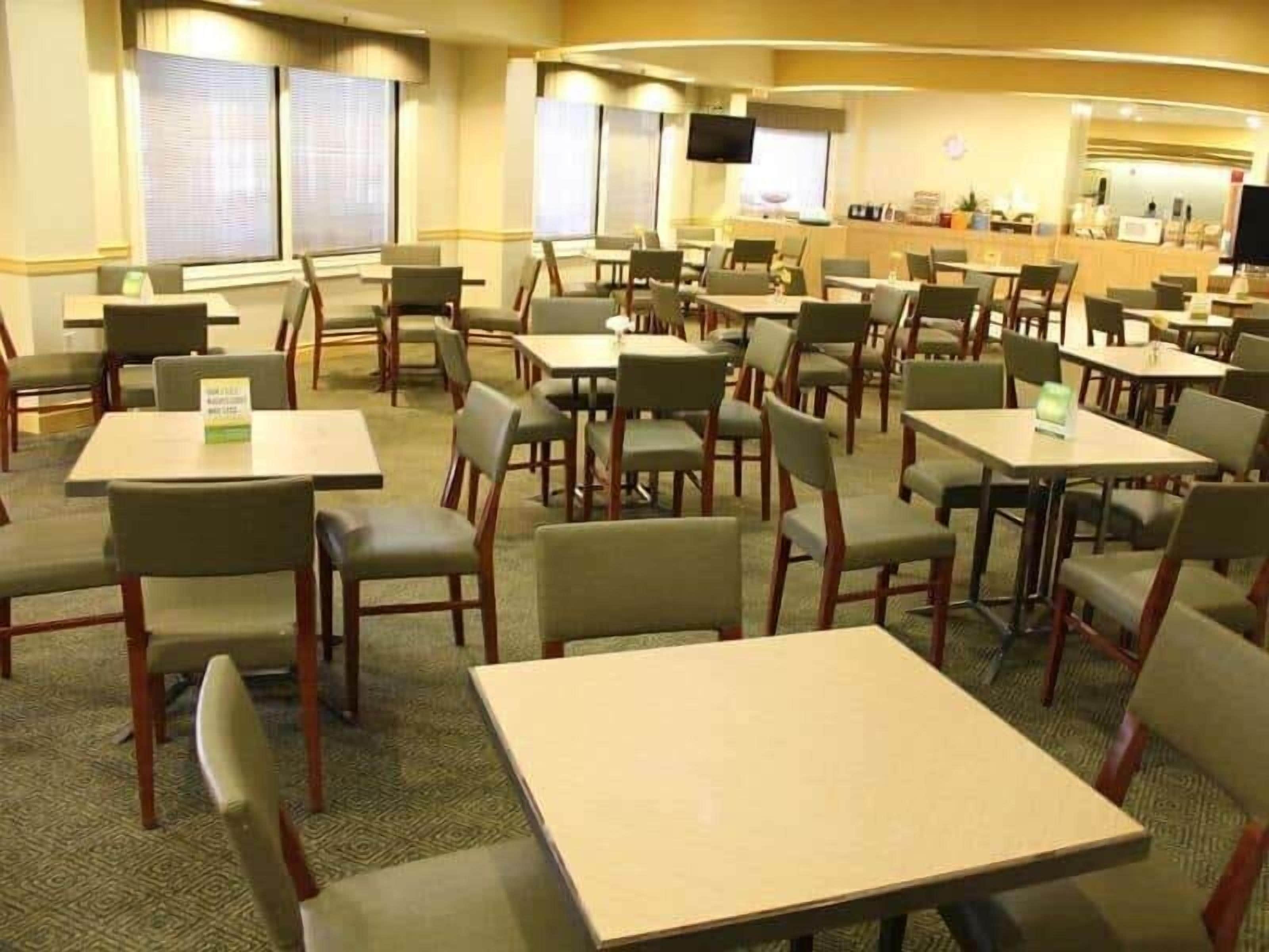 Bao gồm bữa sáng kiểu Âu hàng ngày 