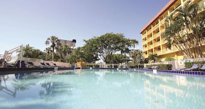 La Quinta Inn & Suites by Wyndham Coral Springs Univ Dr