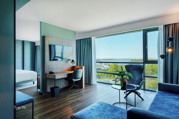 Junior Suite - Harbor View | 1 bedroom, hypo-allergenic bedding, in-room safe, desk