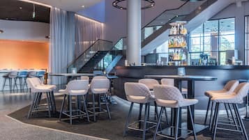 Bar-salon dans le hall