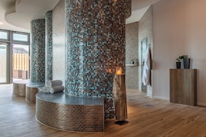 Sauna, steam room