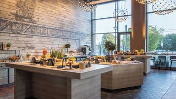 Desayuno buffet (EUR 24 por persona)