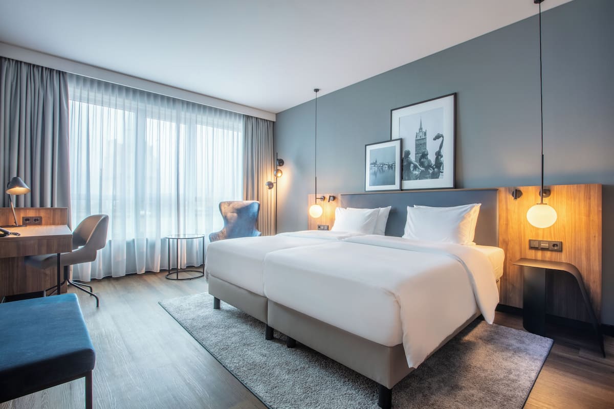 Hypo-allergenic bedding available, in-room safe, desk, blackout drapes
