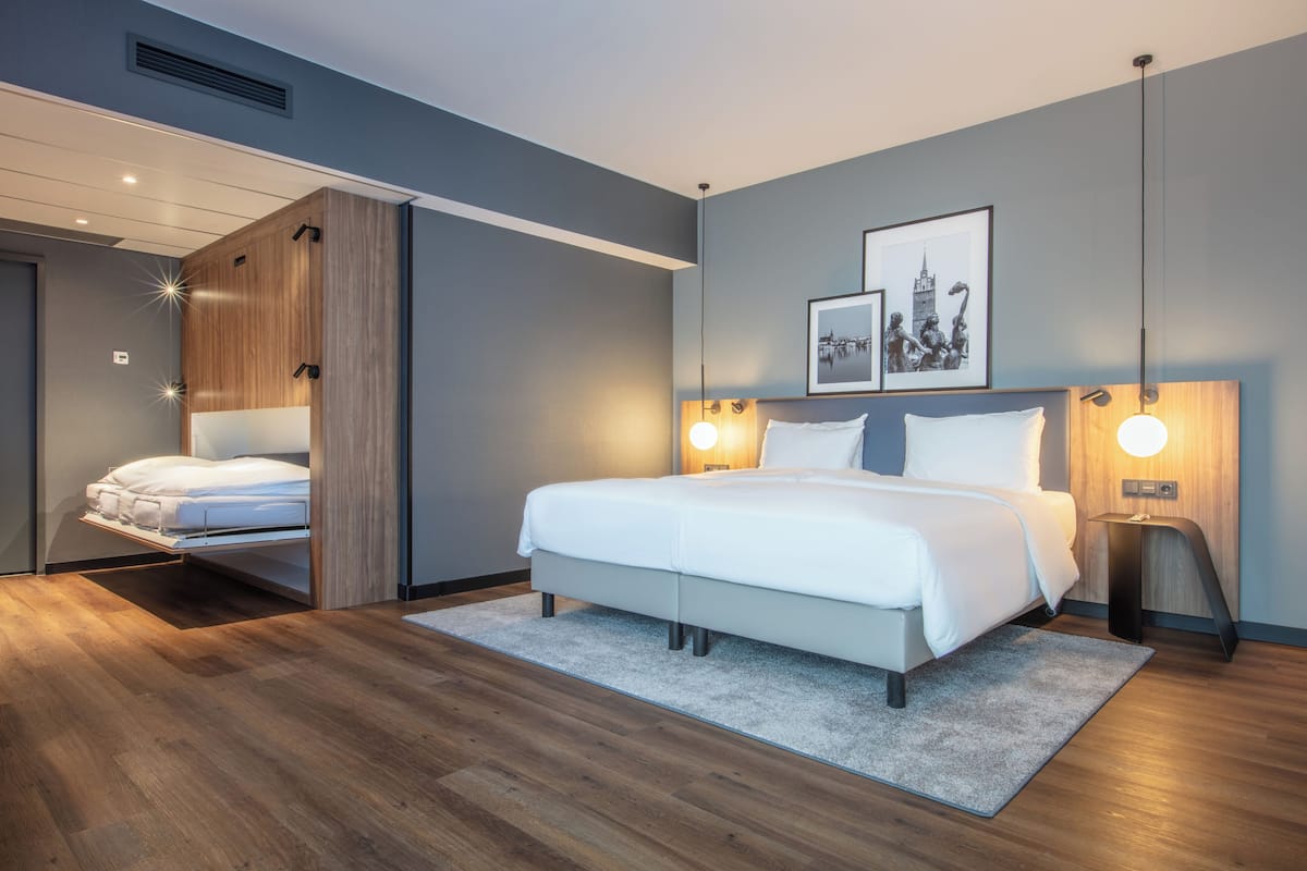 Family Room | Hypo-allergenic bedding available, in-room safe, desk, blackout drapes