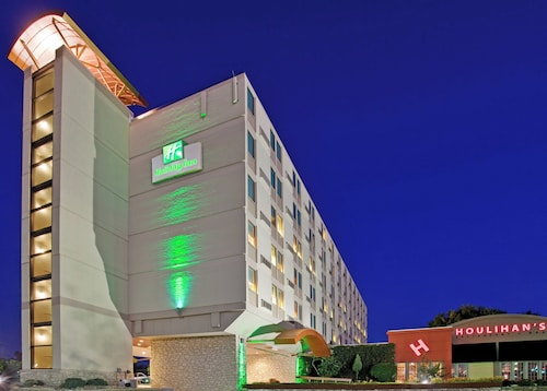 Holiday Inn Manhattan at the Campus by IHG
