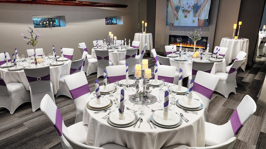 Holiday Inn Manhattan at the Campus by IHG