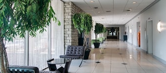 Holiday Inn Manhattan at the Campus by IHG