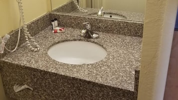 Combined shower/bathtub, free toiletries, hair dryer, towels