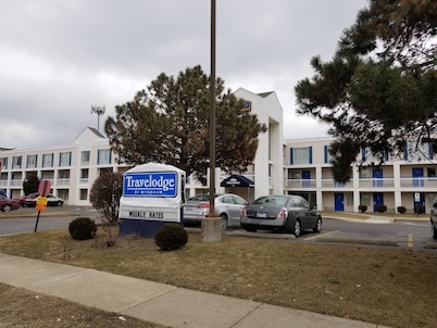 Travelodge by Wyndham Lansing IL