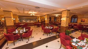 2 restaurants, breakfast served