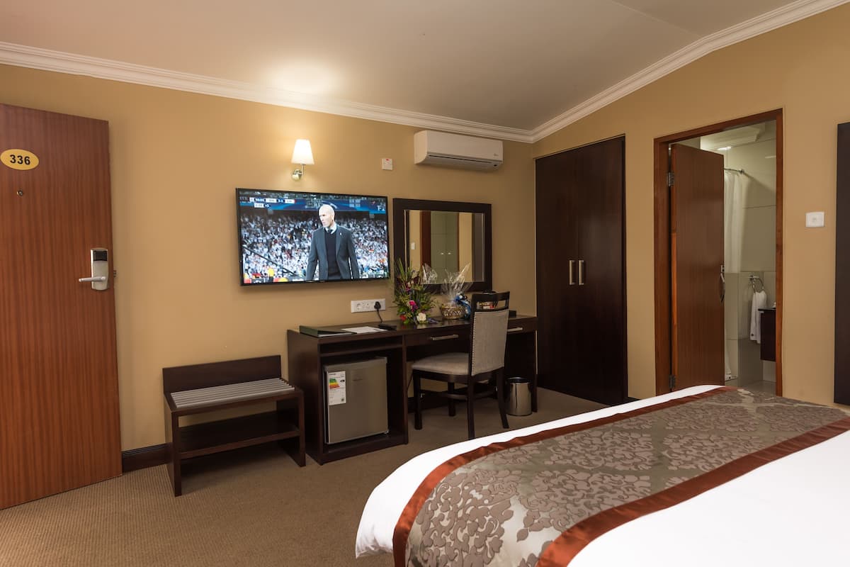 1 bedroom, premium bedding, down duvets, minibar
