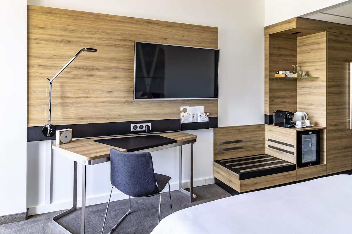 Executive Room, 1 Double Bed with Sofa bed | Hypo-allergenic bedding, in-room safe, desk, blackout drapes