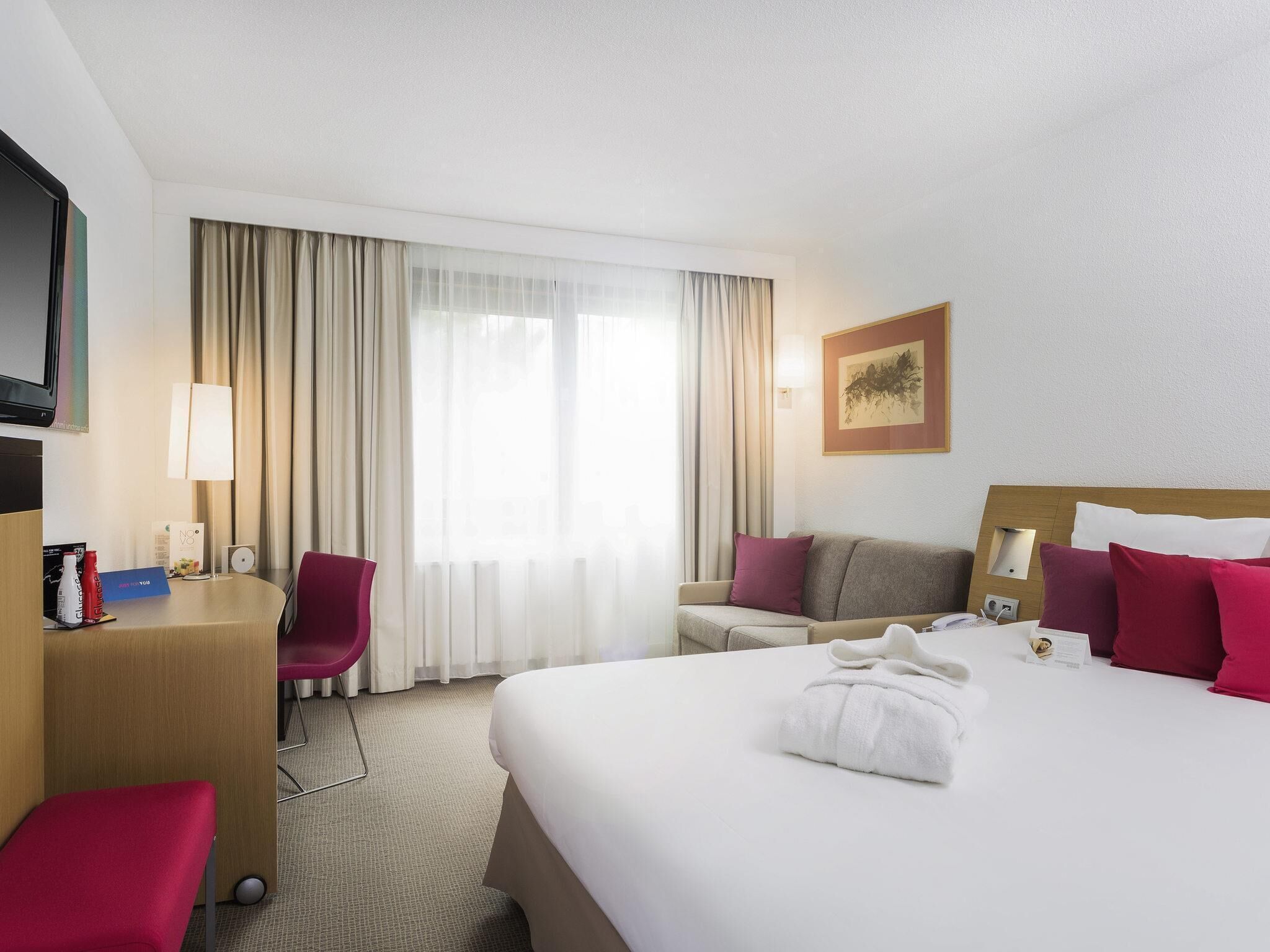 Standard Room, 1 Double Bed | Hypo-allergenic bedding, in-room safe, desk, blackout drapes