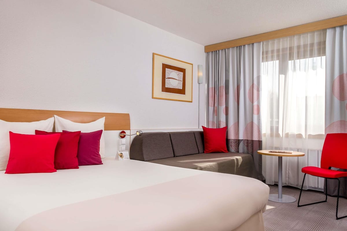 Literie hypoallergénique, coffres-forts dans les chambres, bureau