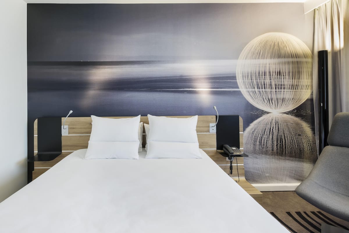 Executive Room, 1 Double Bed with Sofa bed | Hypo-allergenic bedding, in-room safe, desk, blackout curtains