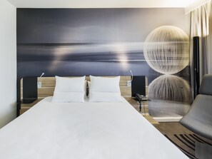Habitación ejecutiva, 1 cama matrimonial y sofá cama | Ropa de cama hipoalergénica y caja de seguridad en la habitación 