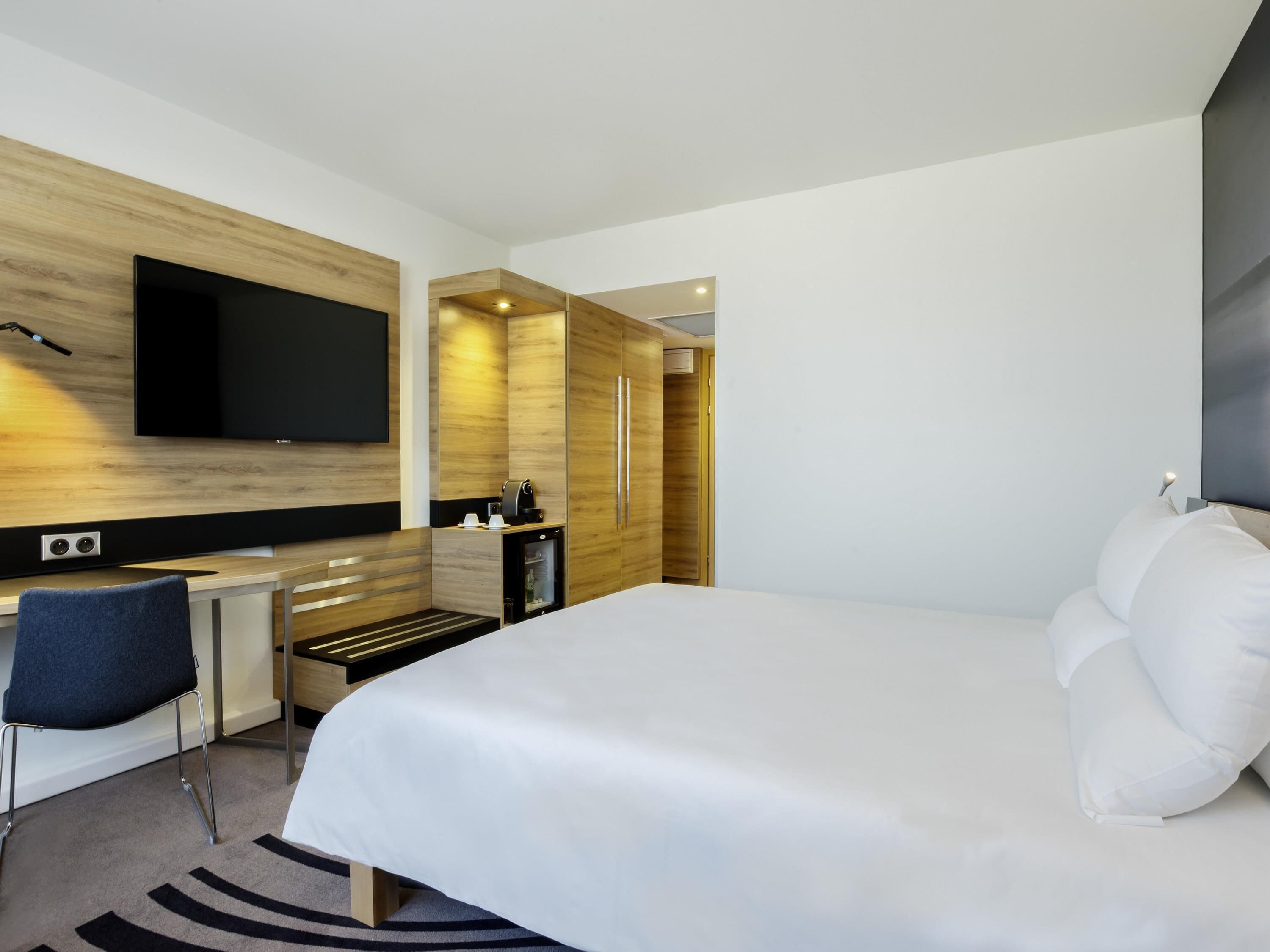 Rom – executive, 1 dobbeltseng med sovesofa | Allergitestet sengetøy, safe på rommet, skrivebord og blendingsgardiner