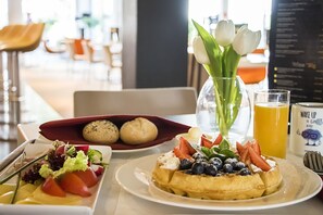 Petit déjeuner buffet servi tous les jours en supplément