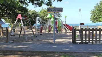 室外兒童遊樂區