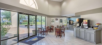 Days Inn by Wyndham Spartanburg Waccamaw